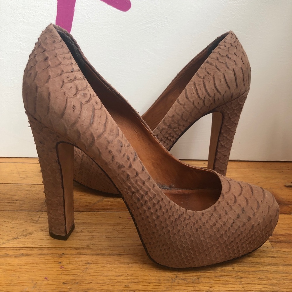 Beautiful Light Brown / Nude platform pumps